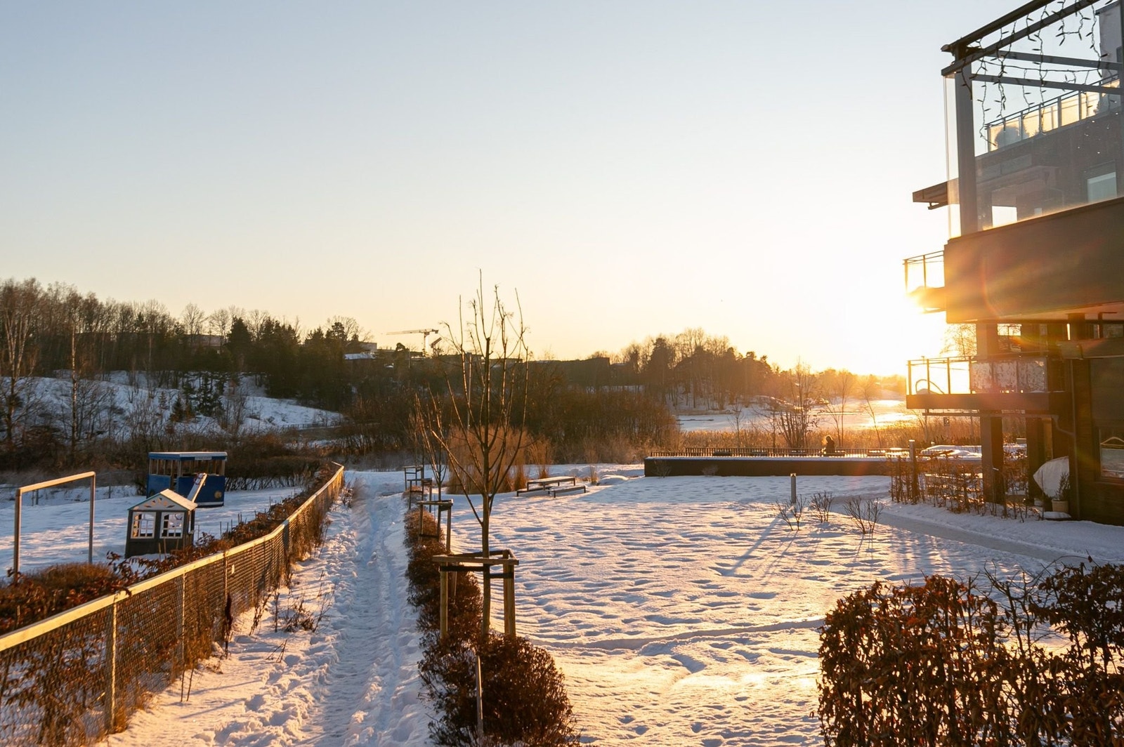Like utenfor døren kan man gå ned på Kyststien. Galleribilde