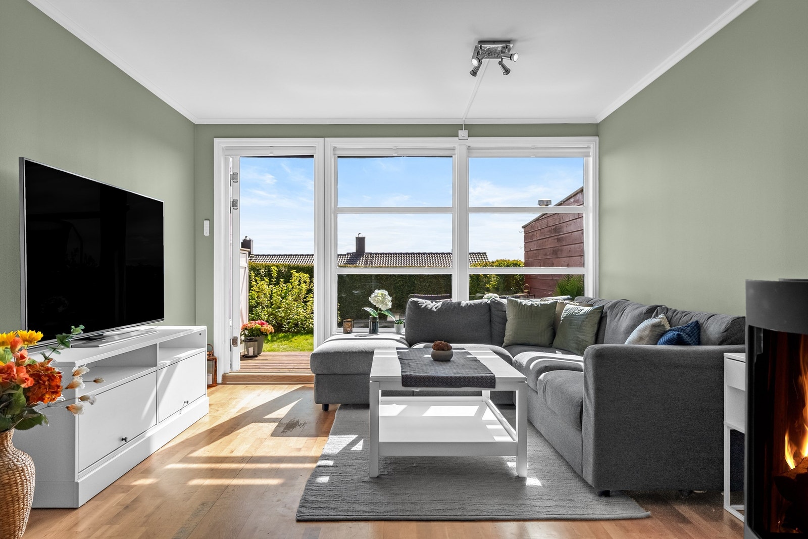 Utgang til uteområde med gode solforhold Galleribilde