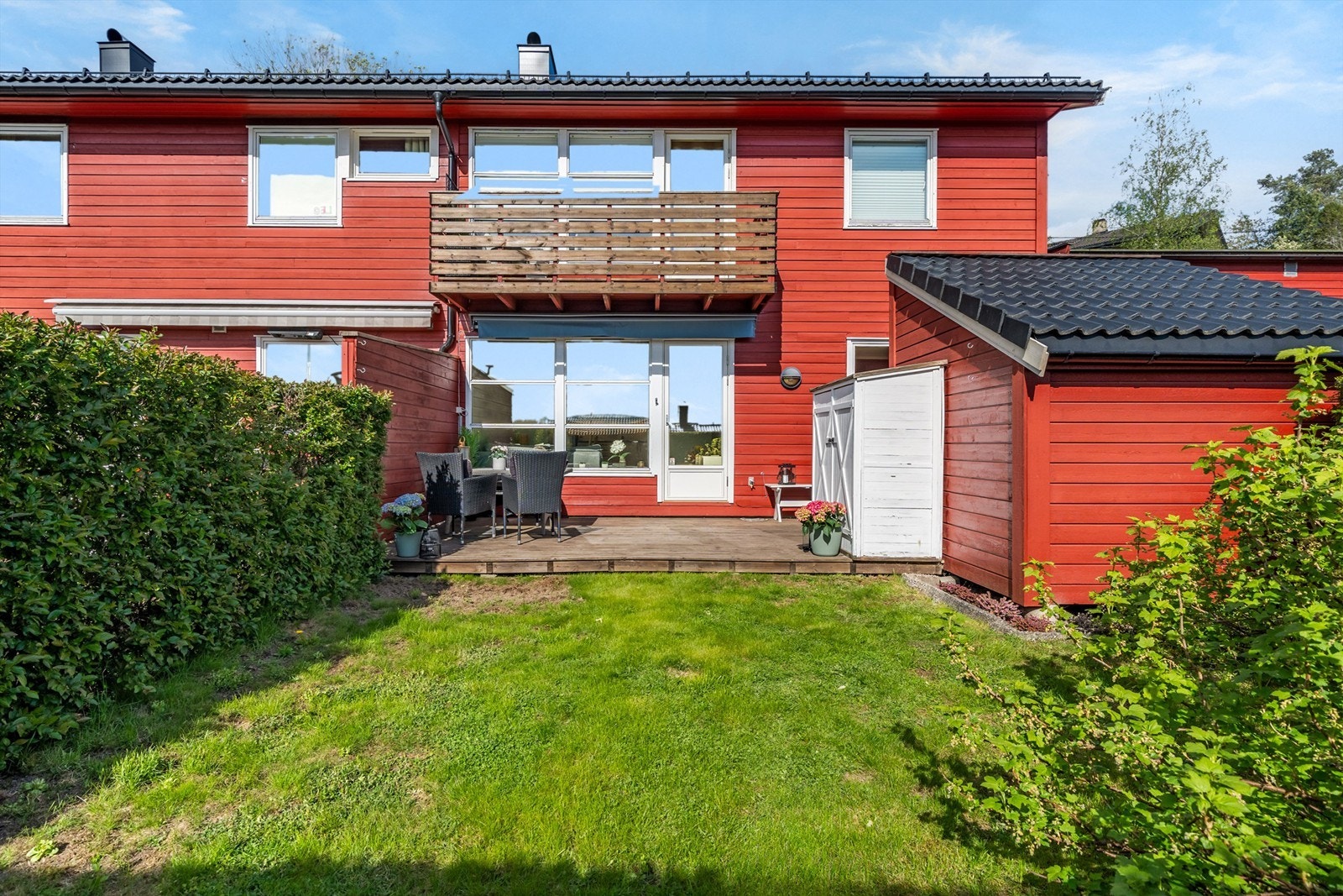 Trollveien 8! En meget koselig 2-roms leilighet med både hage og garasje og sentral beliggenhet på Oppegård Galleribilde