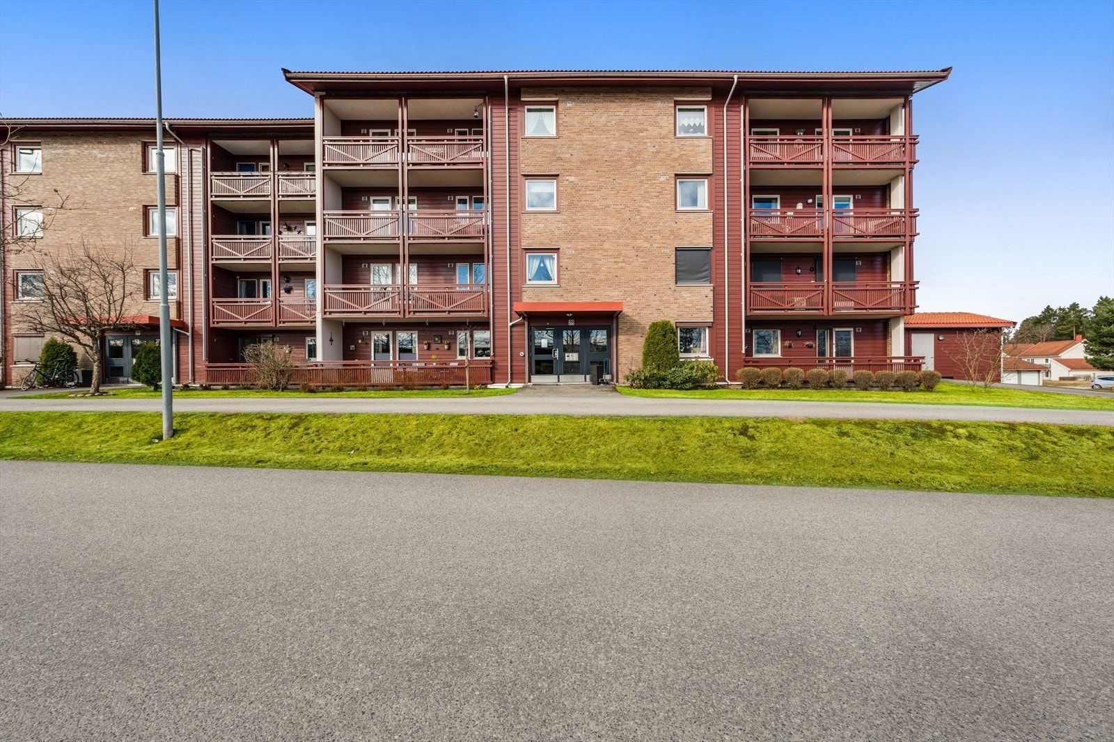 Leiligheten ligger i byggets 3.etasje og det er heis i bygget. Galleribilde