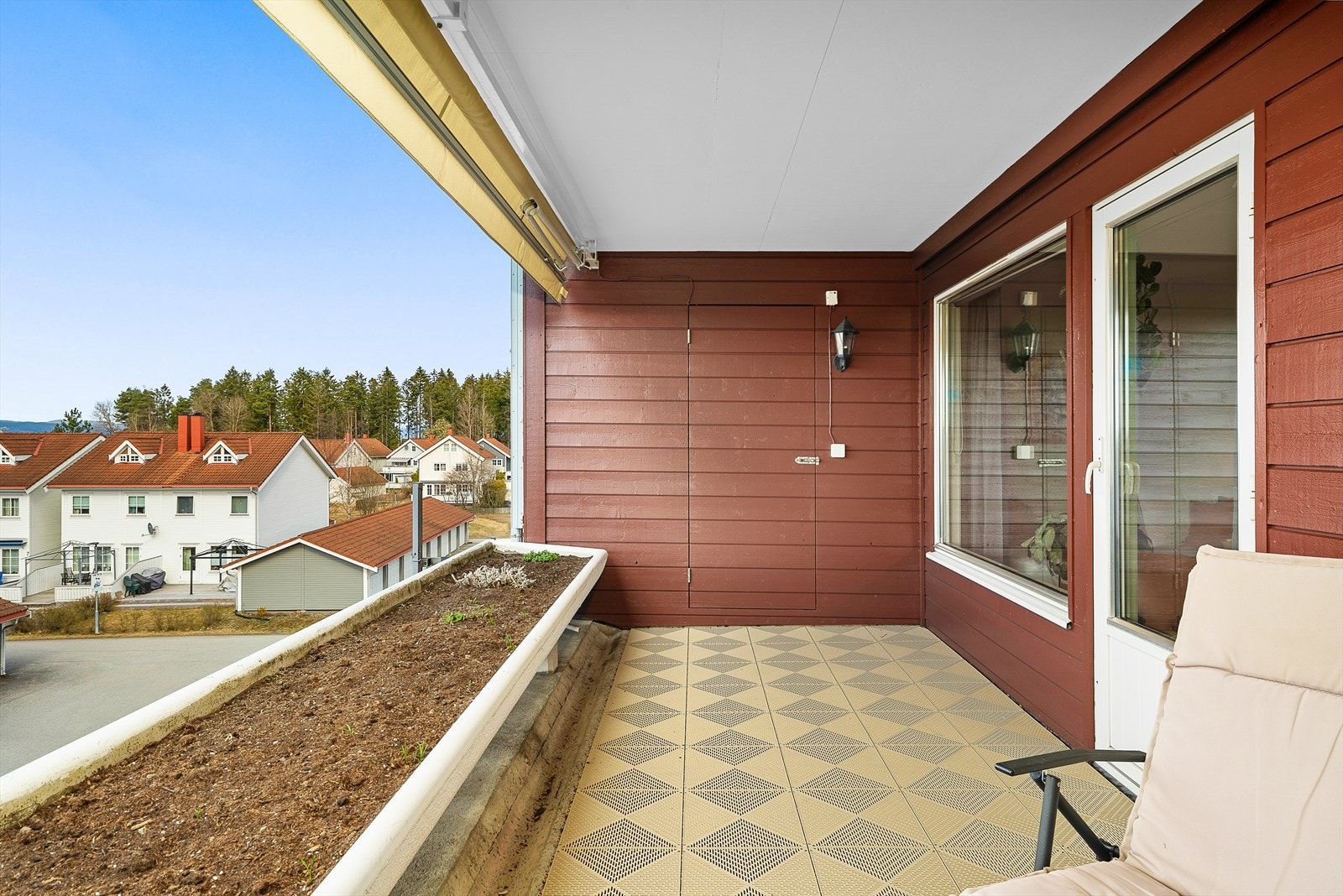 God plass til møblement og i tilknytning balkongen har man en utebod. Galleribilde