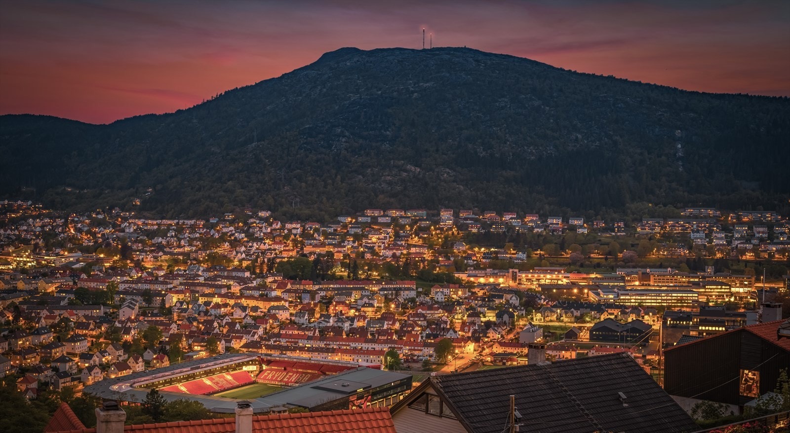 Utsikt på kveldstid. Galleribilde