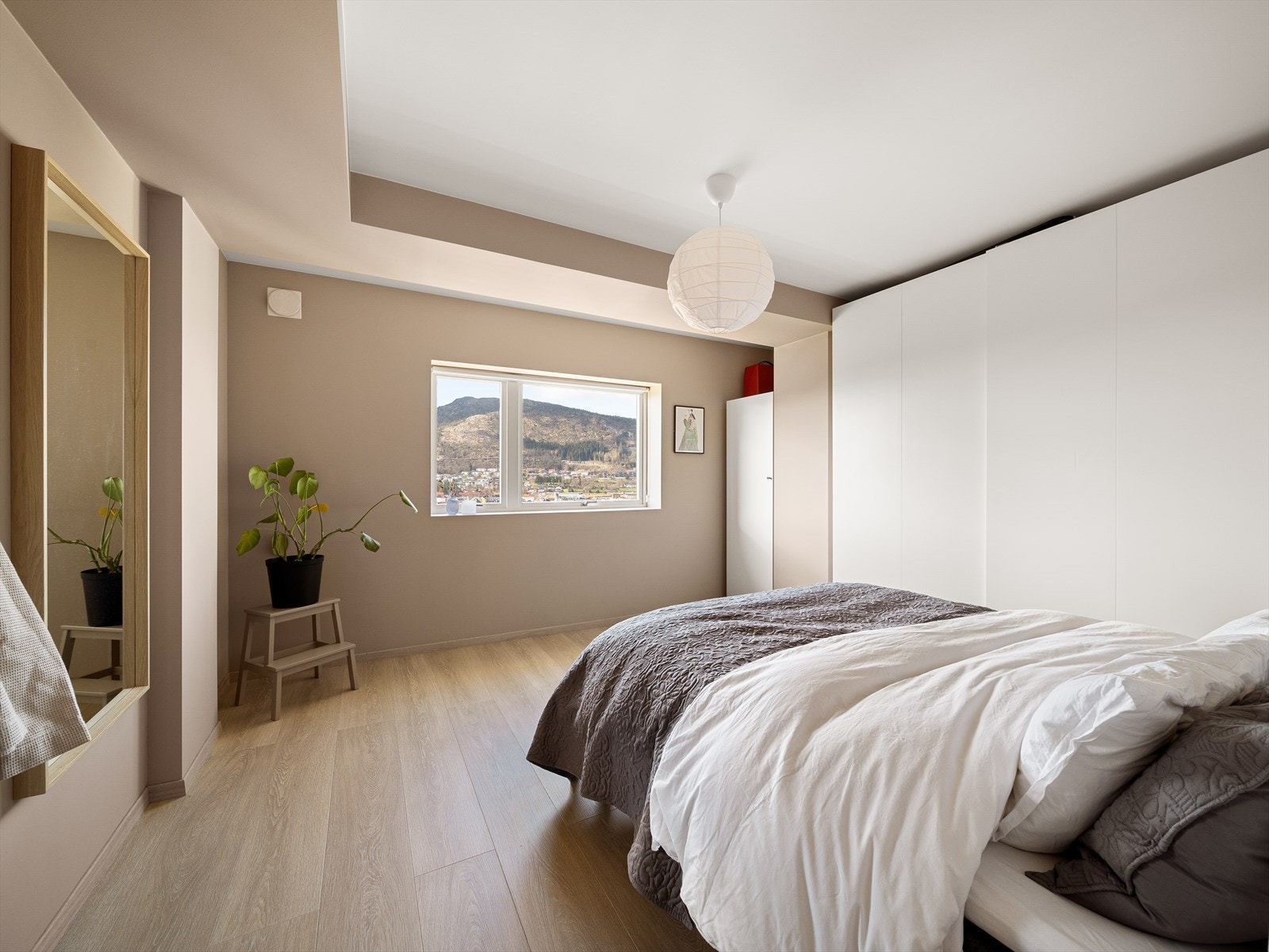 Et stille og behagelig rom som innbyr til ro og hvile. Galleribilde