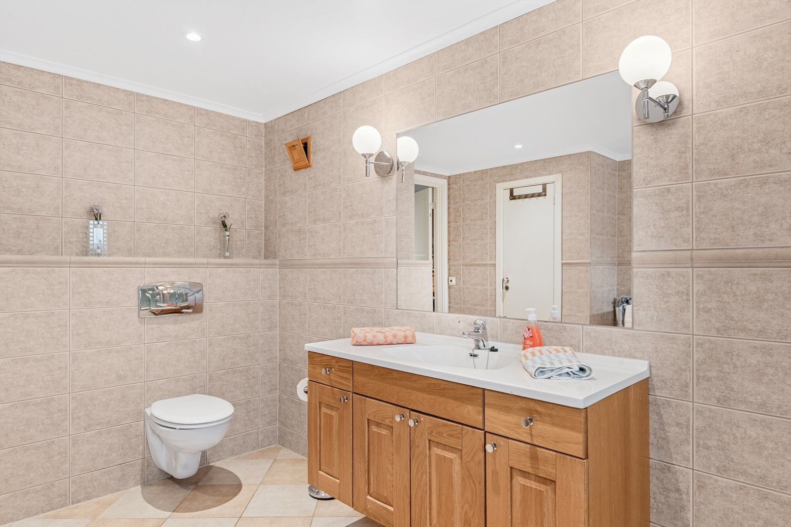 Boligens baderom er i underetasjen. Galleribilde