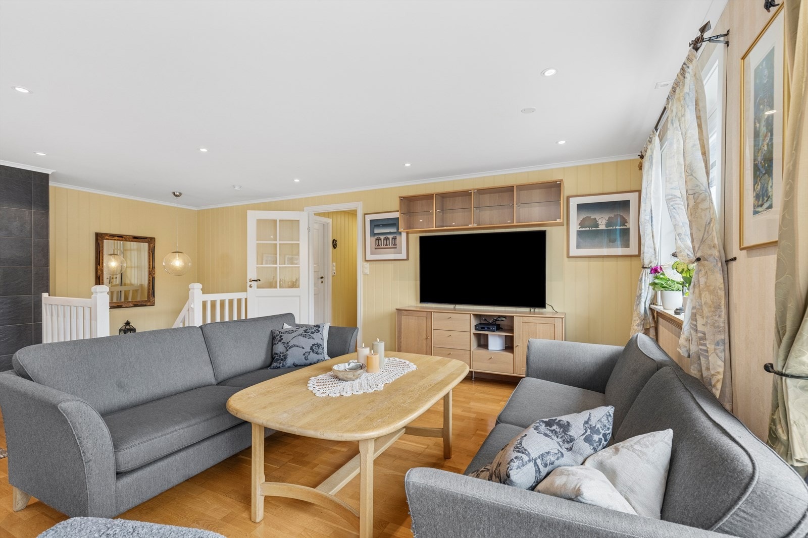 Stuen er av god størrelse! Galleribilde