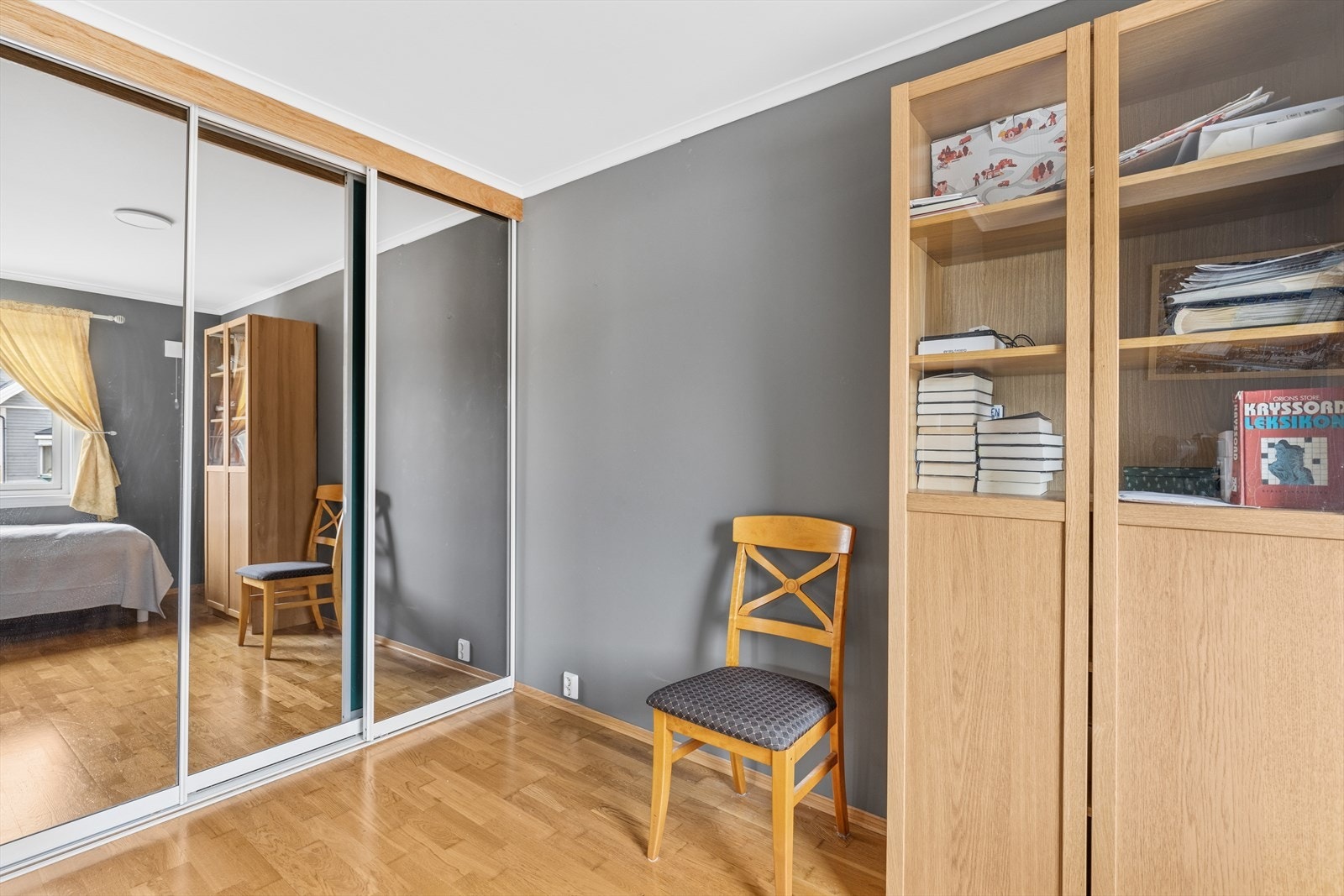 Det er også garderobe løsning på begge rommene. Galleribilde