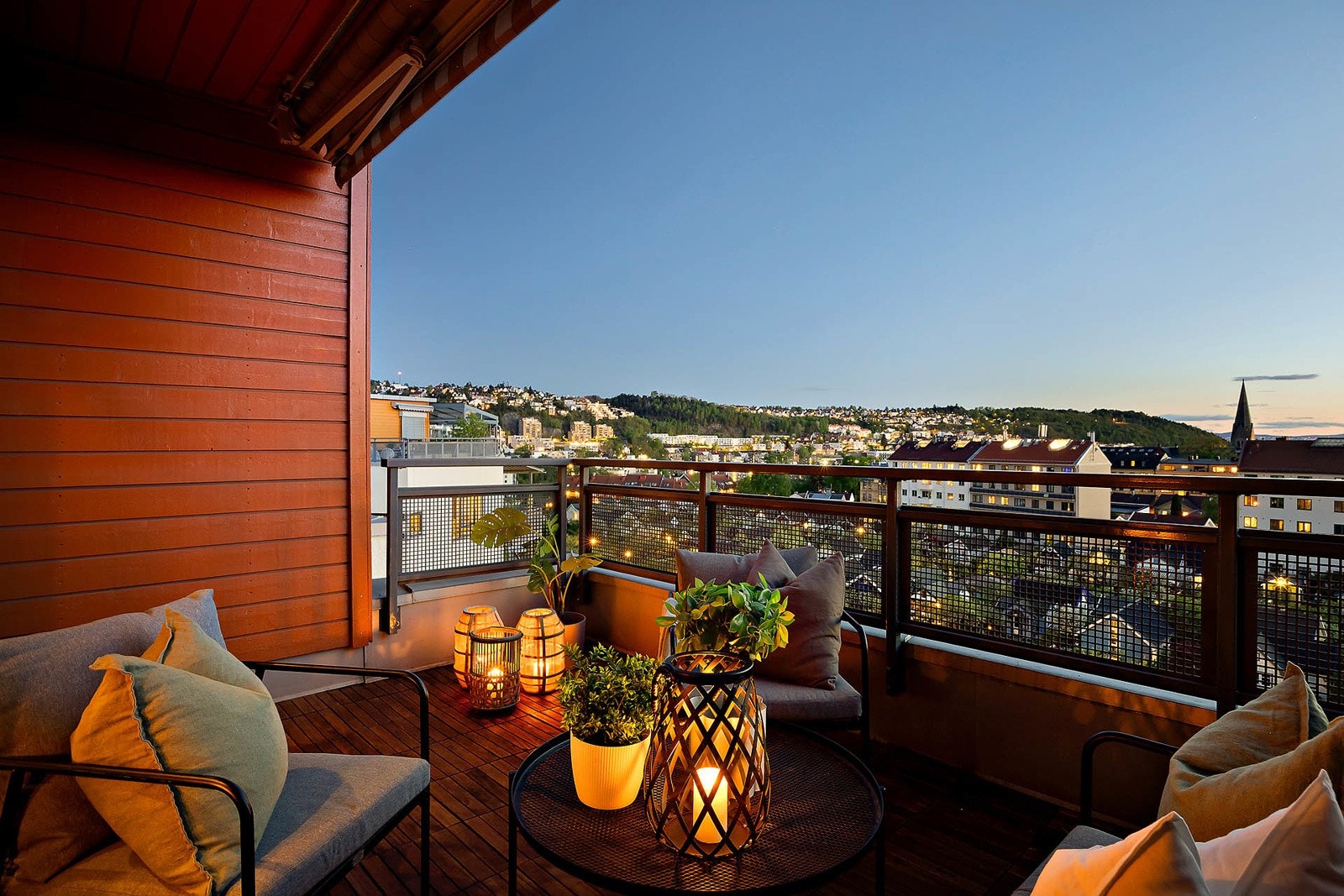 Balkongen er på ca. 10 kvm Galleribilde