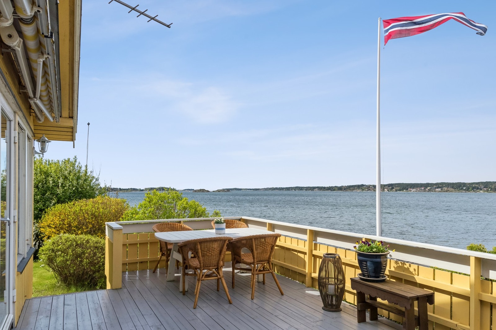 Terrassen er på hele 25 kvm Galleribilde