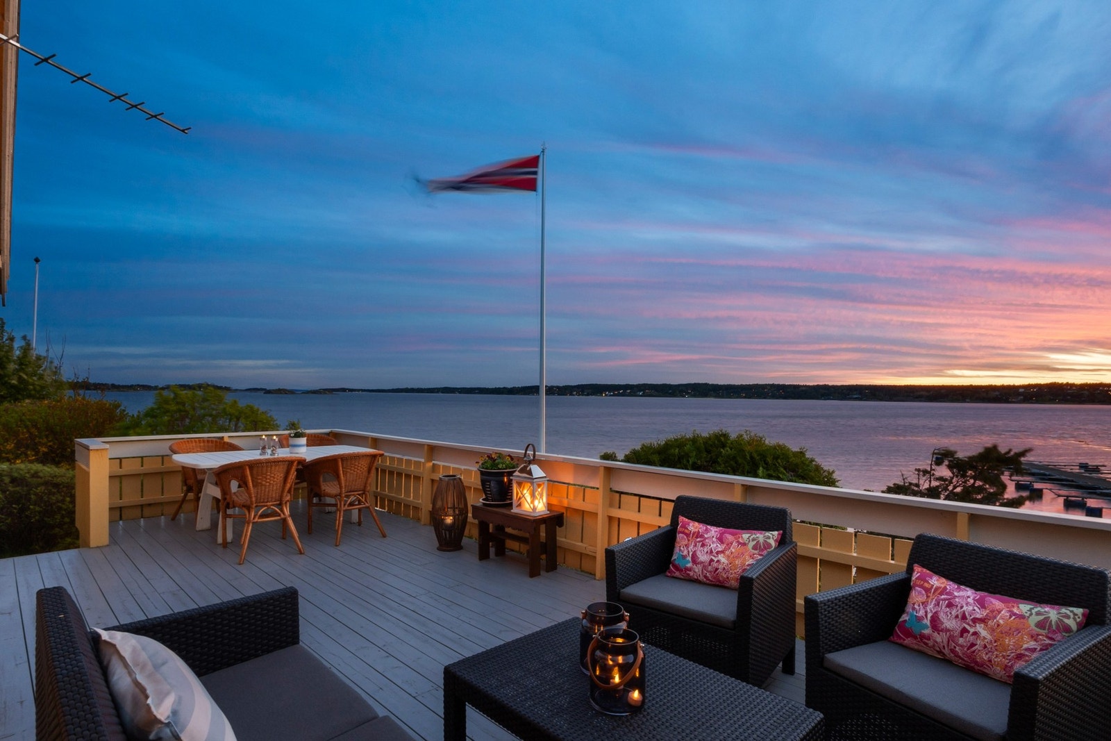 Her kan du nyte vakre solnedganger over vannet Galleribilde