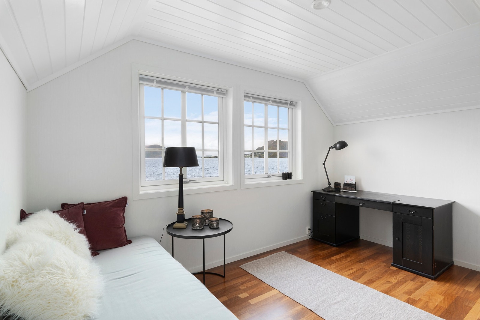 Også her har man nydelig utsikt mot sjøen. Galleribilde