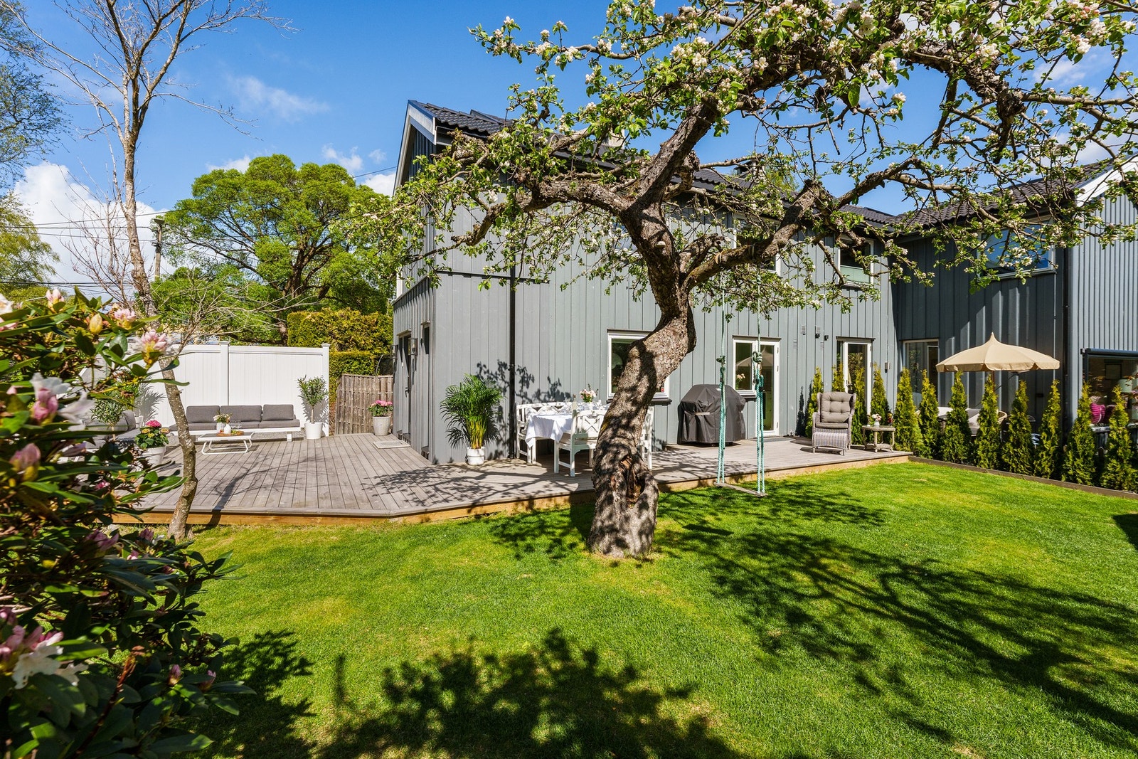 Solrik og ettertraktet eiendom. Galleribilde