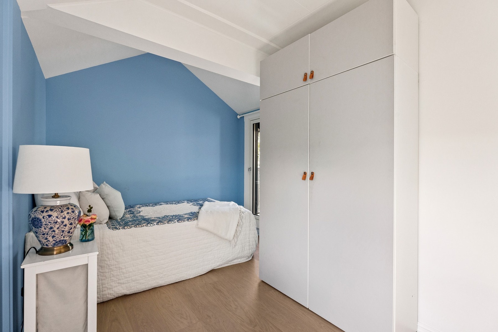 Soverom 2 med god plass til innredning/møblering. Galleribilde