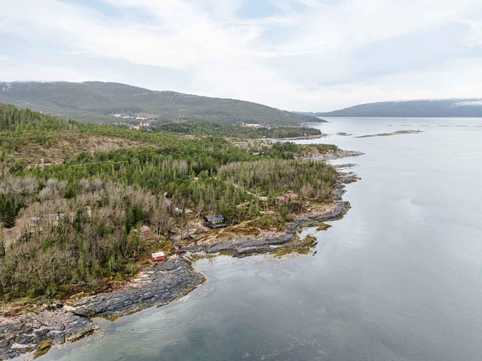 Her har man en perle av en eiendom like ved sjøkanten. Galleribilde