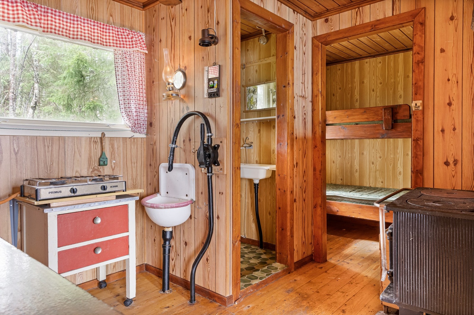 Her har man plassert en primus koketopp for matlaging. Galleribilde