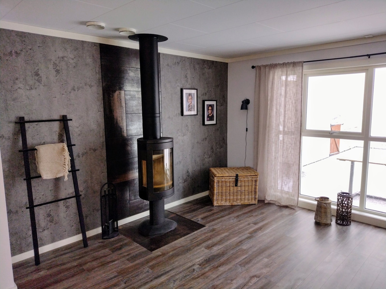 Koselig med peis på kalde vinterdager Galleribilde