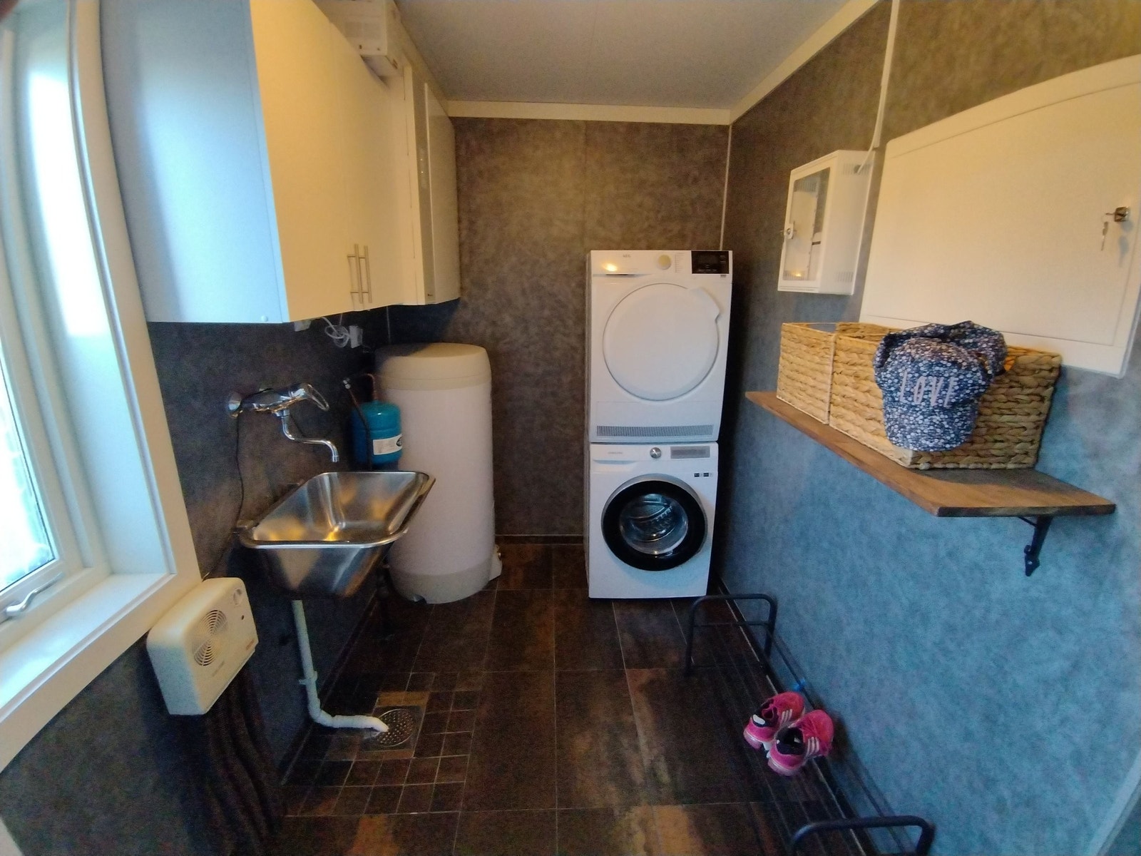 Vaskerom: Balansert ventilasjonsanlegg som gir godt innemiljø, varmtvansbereder ny i 2020 Galleribilde