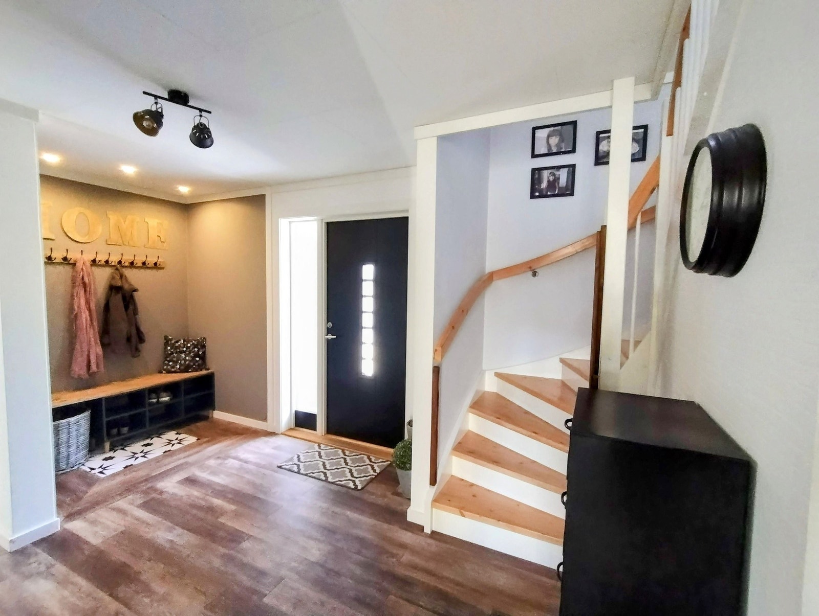 Innholdsrikt inngangsparti Galleribilde