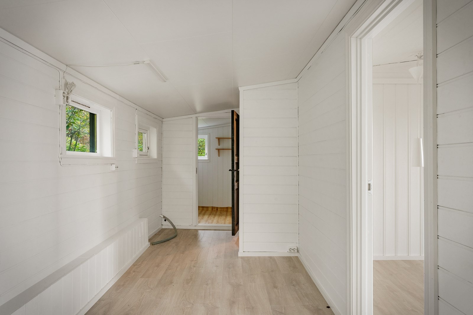 - Fra entre har man direkte tilkomst til alle rom i hytten - Galleribilde