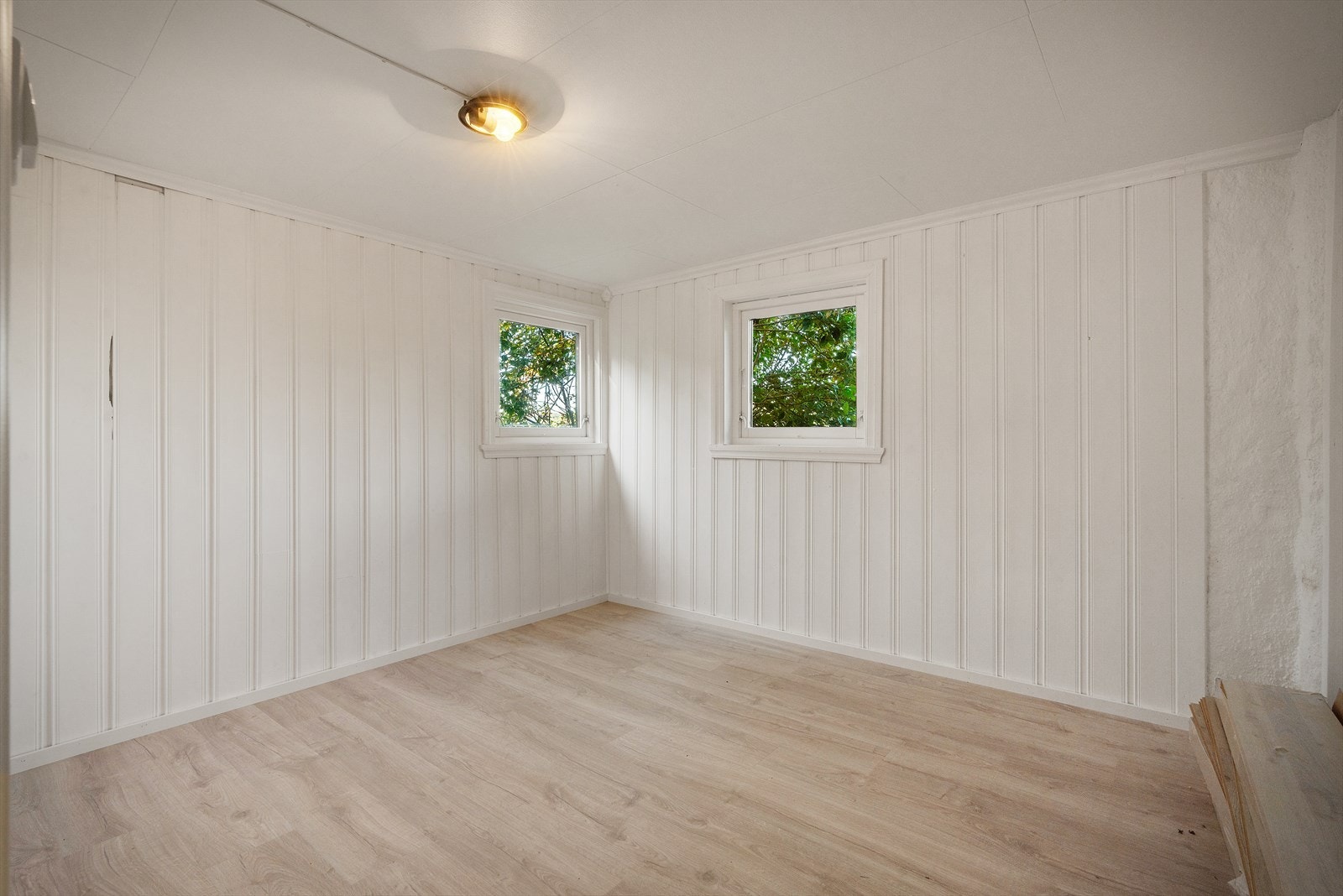 - Rommet måler 8 m² i ALH, ikke målbart areal grunnet takhøyde. Selger har benyttet rommet som soverom - Galleribilde