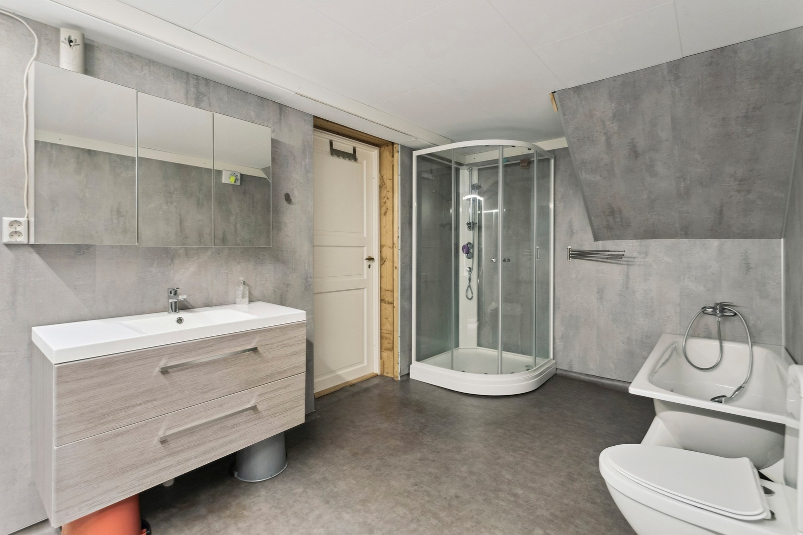 Bad i kjeller Galleribilde