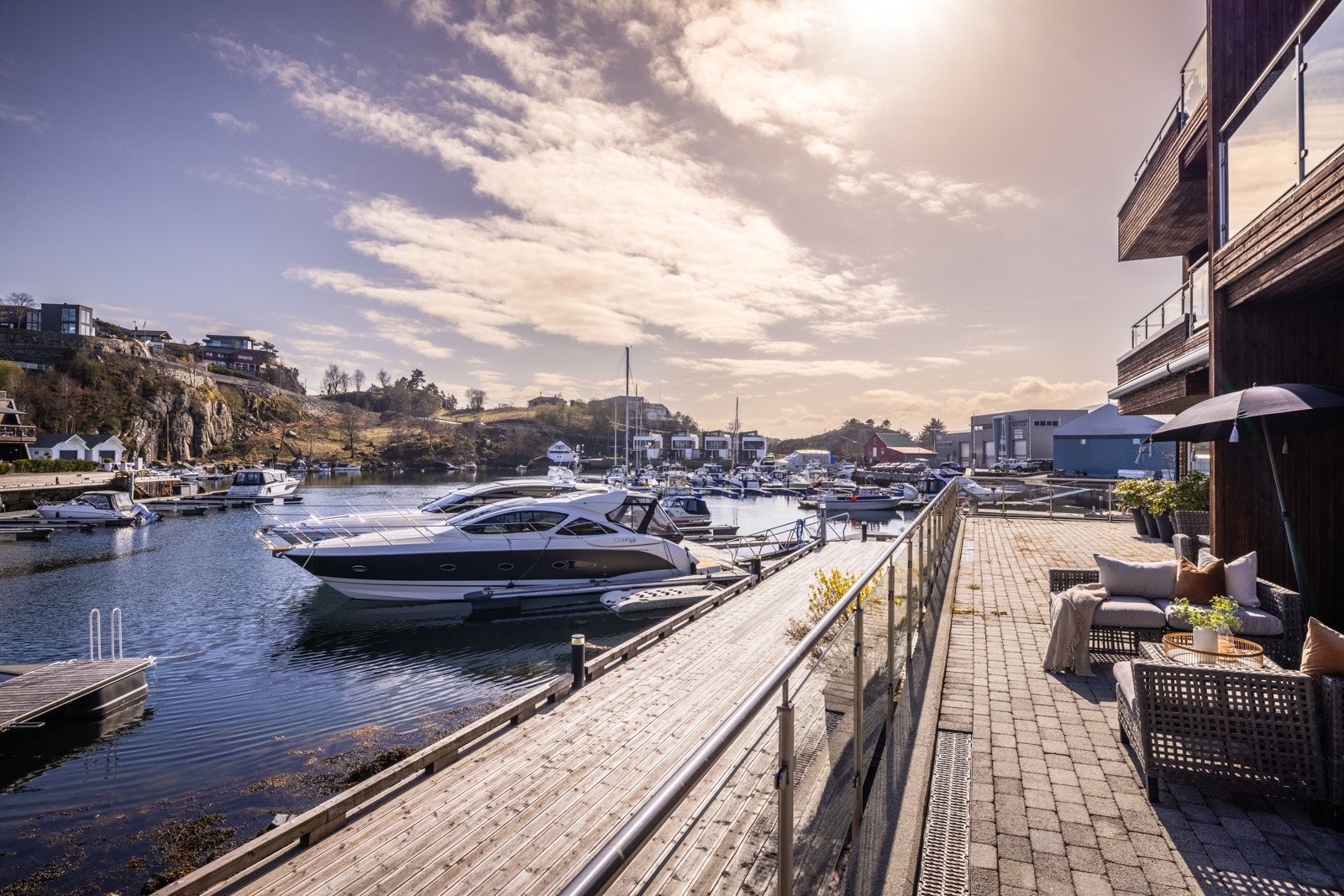 - Terrasssen er på hele 42 kvm - Galleribilde