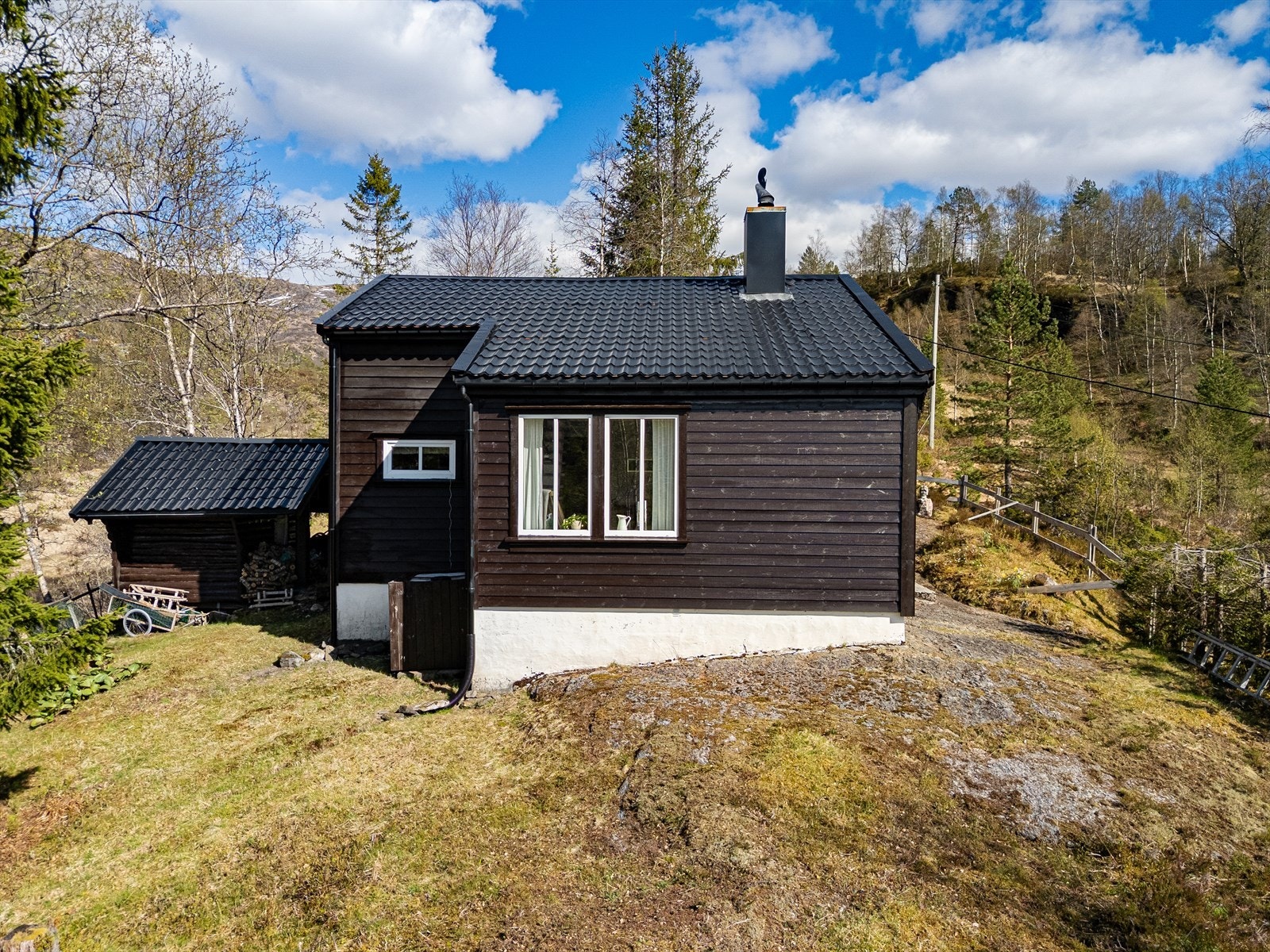 Solrike og fine utearealer - nytt yttertak i 2016 Galleribilde