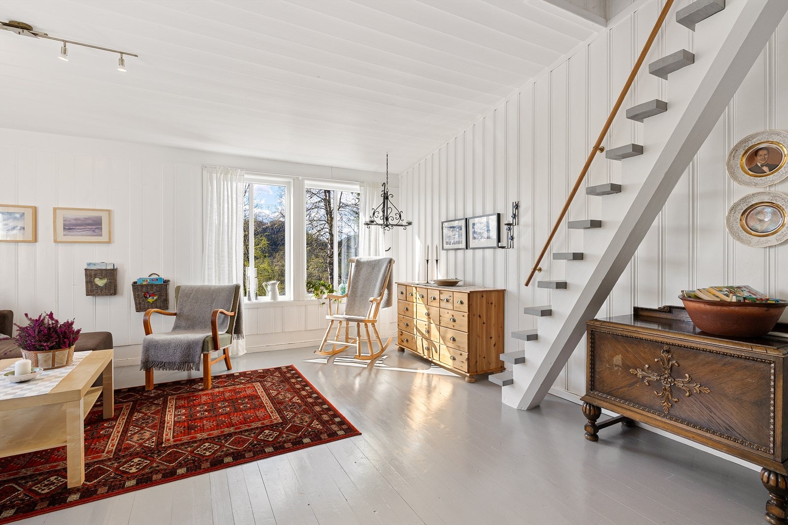 Alle vinduer i hytten er skiftet og av nyere dato (bortsett fra vindu ved spisestue). Galleribilde