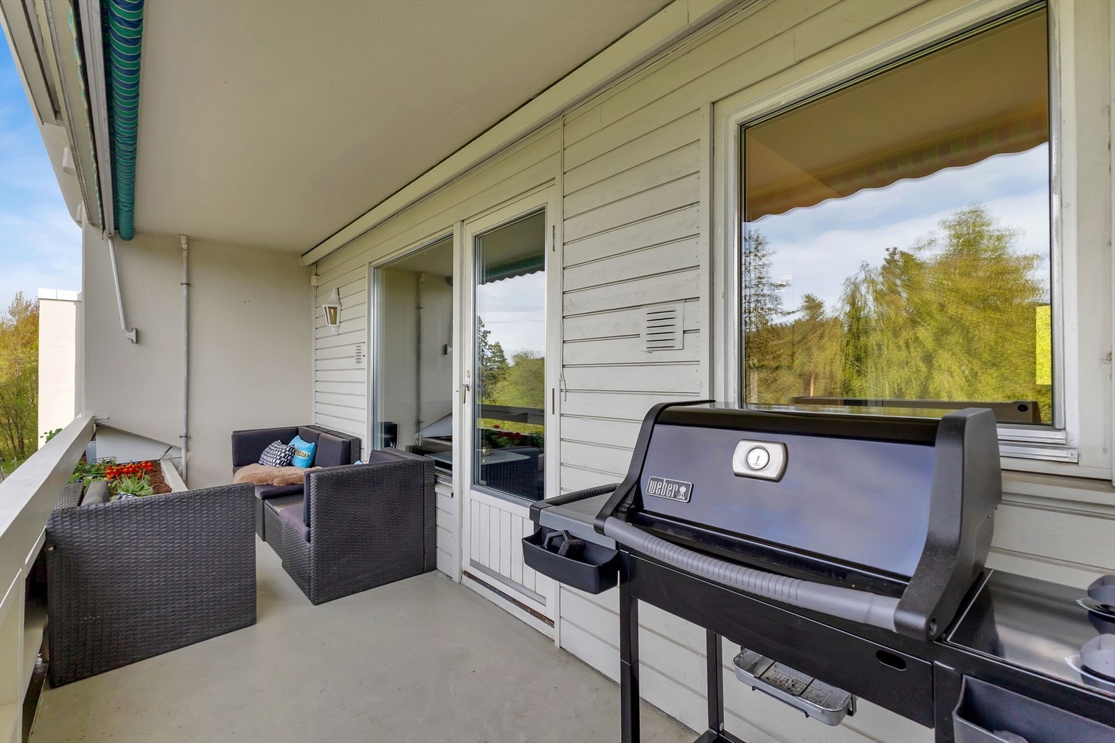 Her har du god plass til sittegruppe og grill. Galleribilde