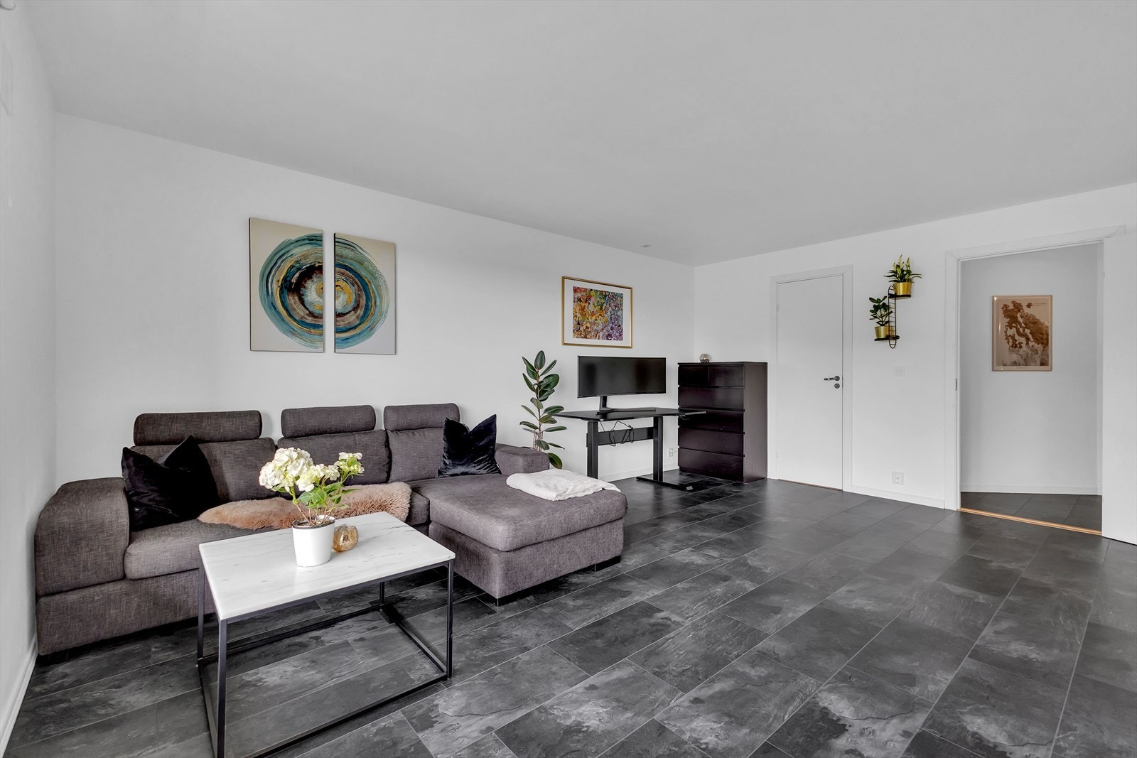 Lys og innbydende bolig som er lett å innrede. Galleribilde