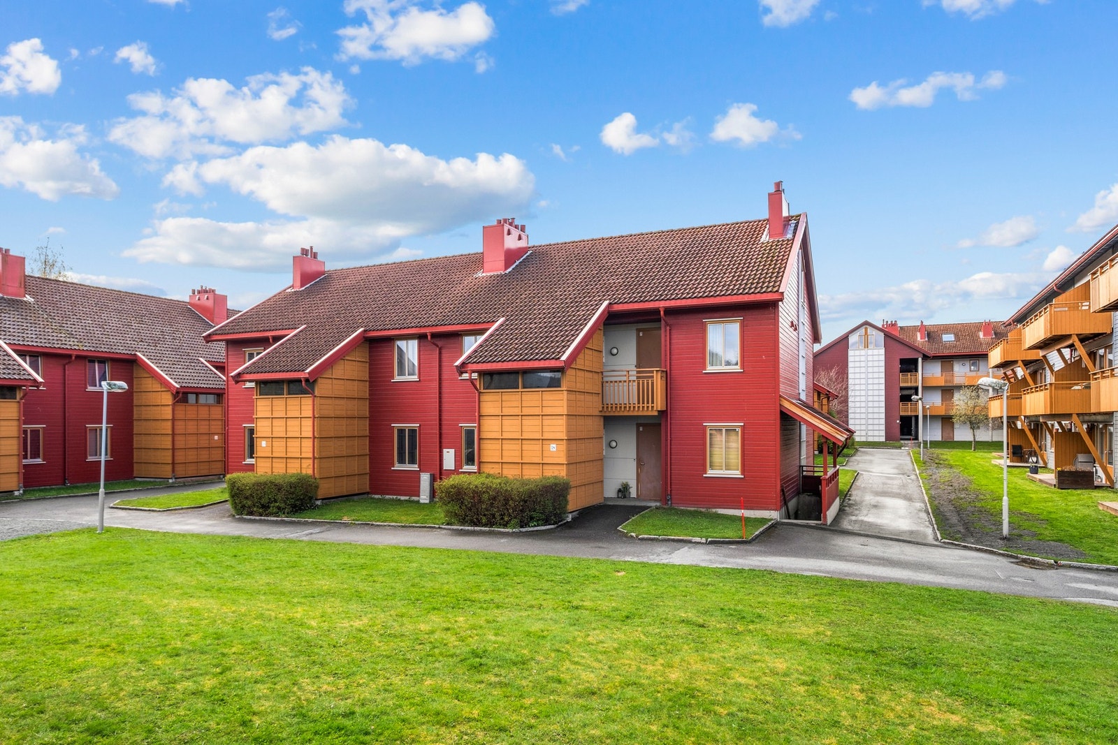 I tillegg disponeres det en egen bod i bodanlegg og parkering på felles P-område. Galleribilde