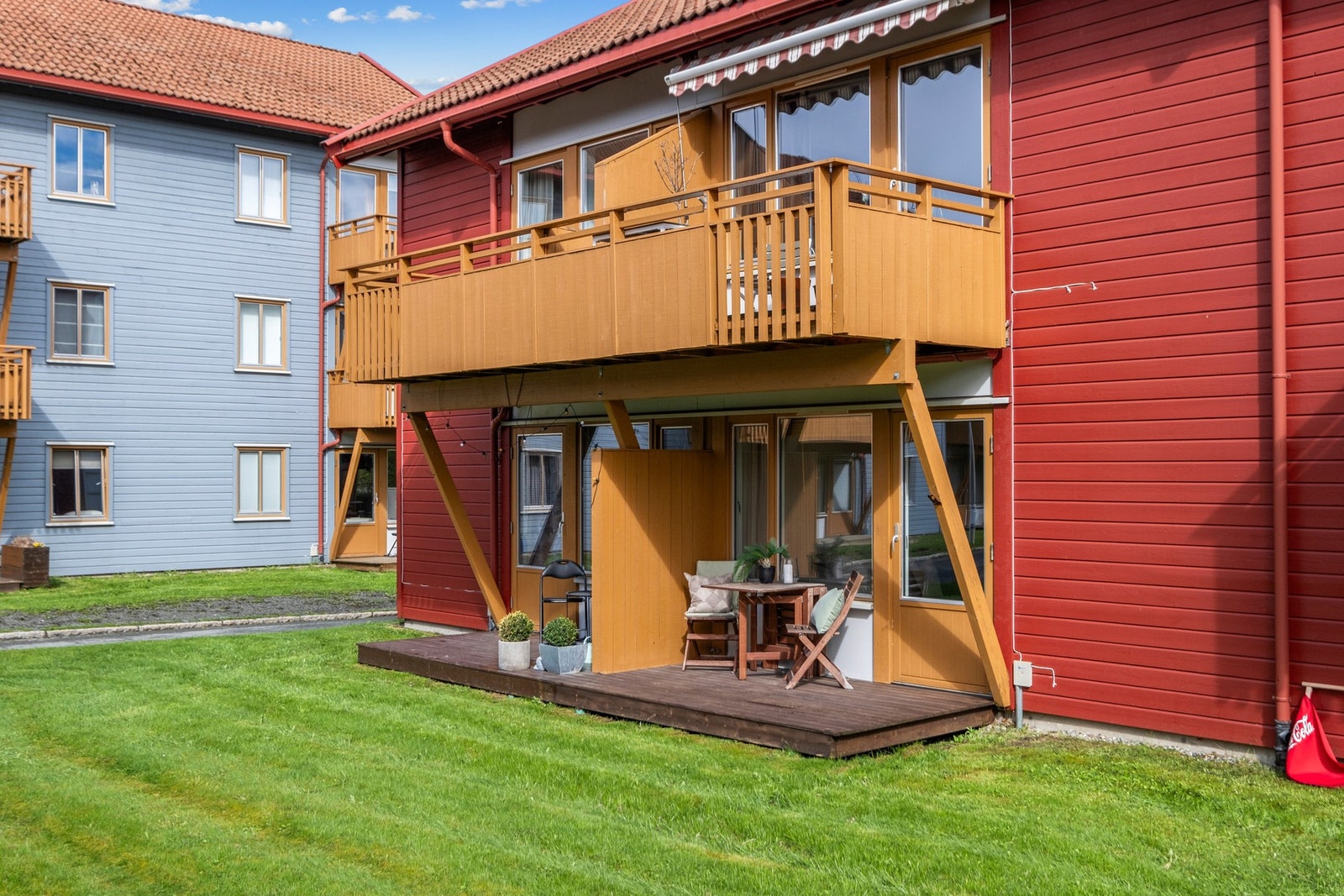 Flott selveierleilighet med attraktiv beliggenhet på Eberg. Stor solrik terrasse med utgang til felles hage. Galleribilde