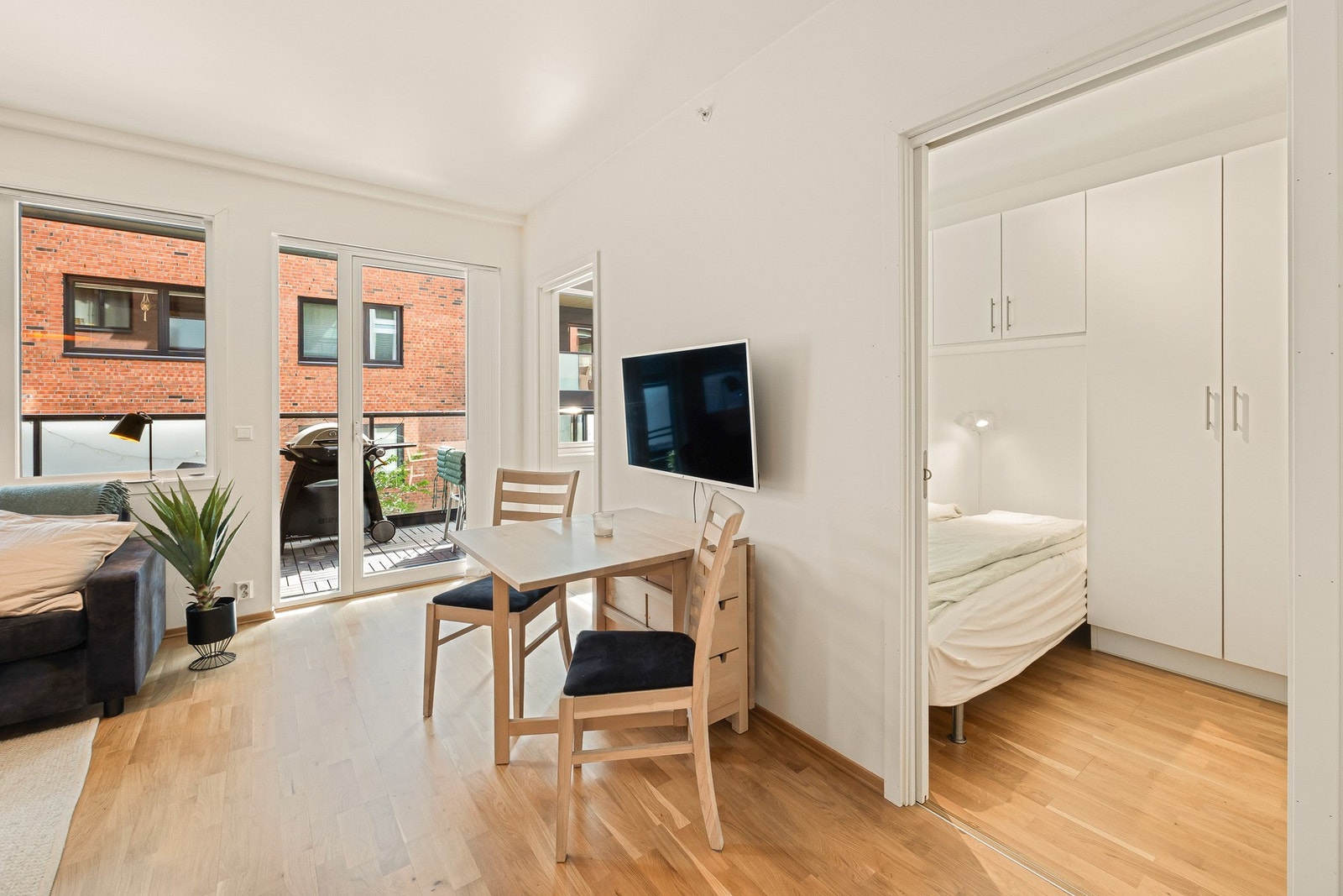 Praktiske skyvedører til soverom. Galleribilde