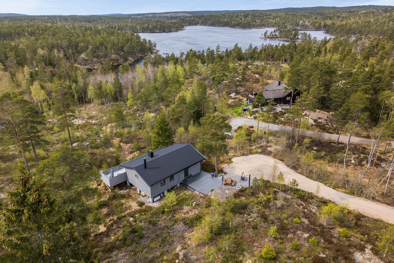 Velkommen til Asketjernveien 124, presentert av ASK Lilledal v/Mats Lilledal! Galleribilde