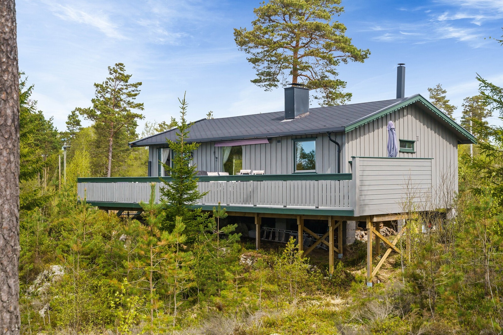 Ca. 5 km. og 7 minutters biltur nordover kommer du til Aremark sentrum, hvor det bl.a. er dagligvarebutikk, spisested, bank og
bensinstasjon. Galleribilde