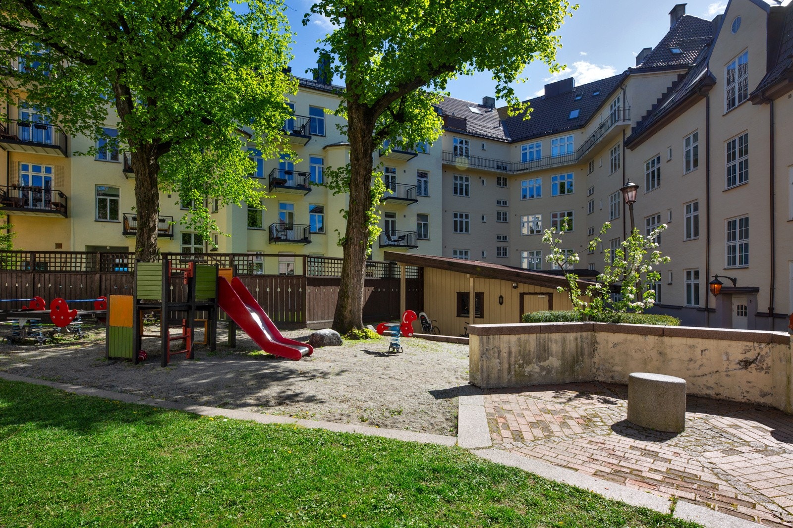 Gårdsrommet er nydelig opparbeidet. Galleribilde