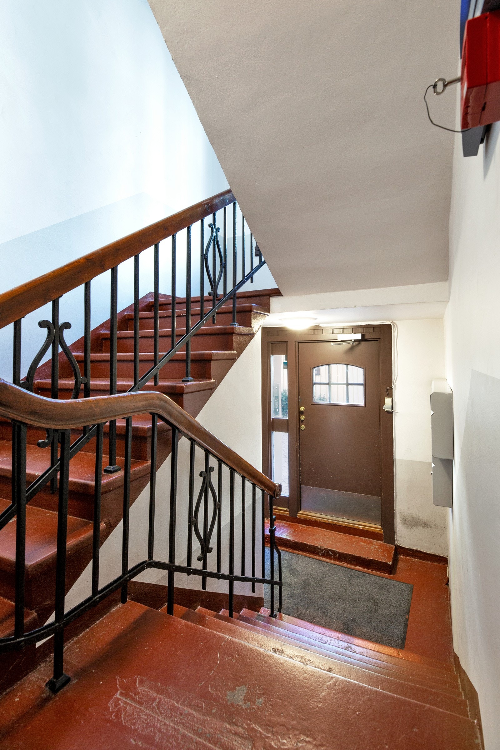 Bygningen er en klassisk Torshovgård med adkomst via et hyggelig trappeløp. Galleribilde