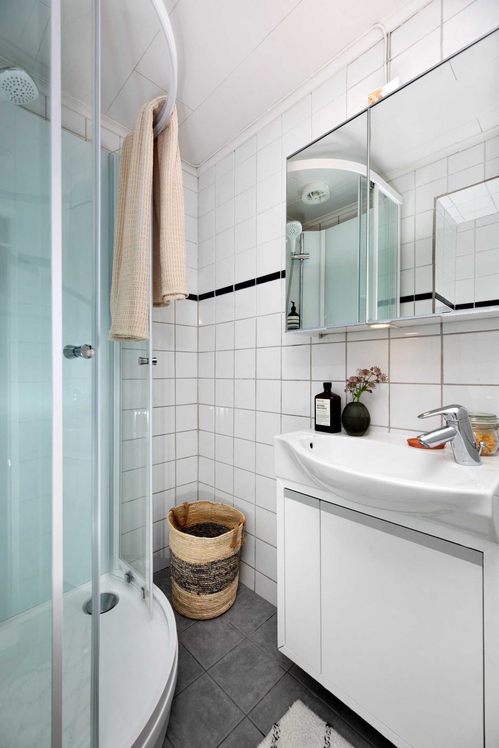 Dusjkabinett er installert i 2025. Galleribilde