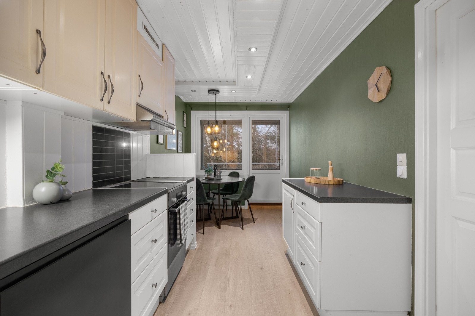 Praktisk og romselig kjøkken Galleribilde