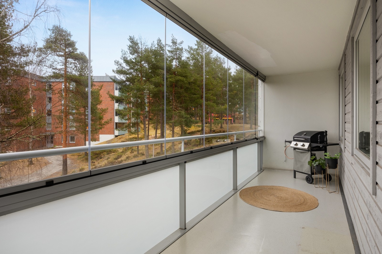 Balkongen er av god størrelse og kan brukes etter ønske. Galleribilde