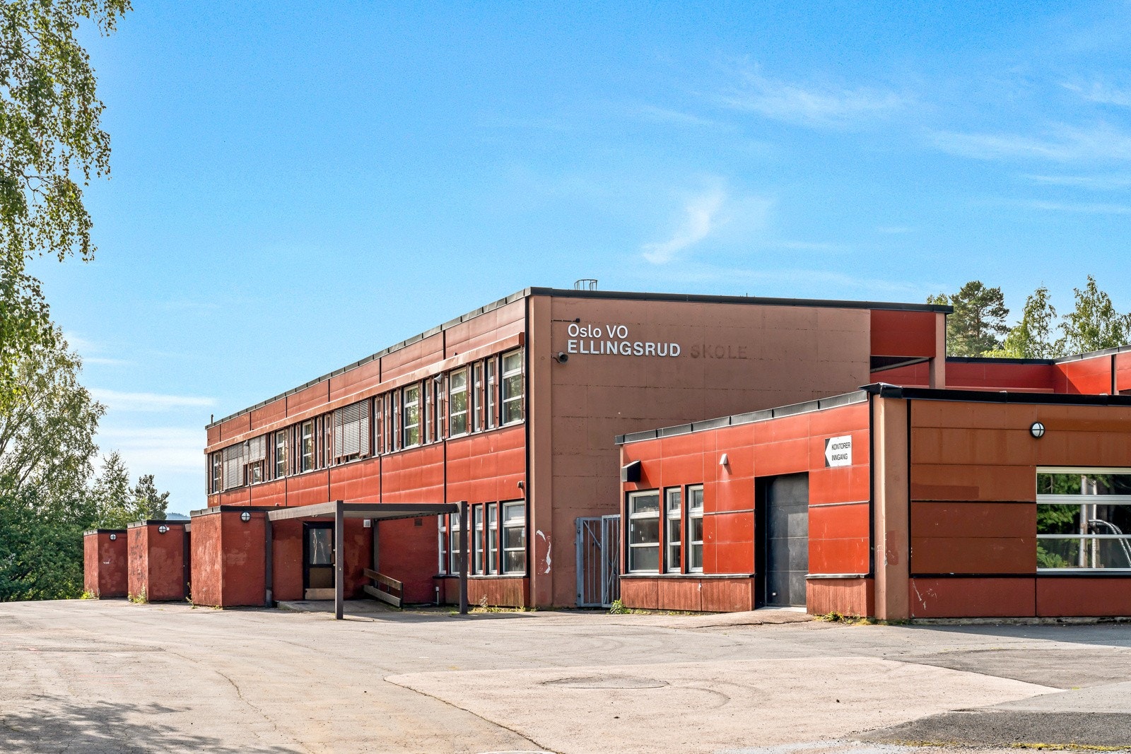 Ellingsrud skole, som ligger et steinkast fra boligen. Galleribilde
