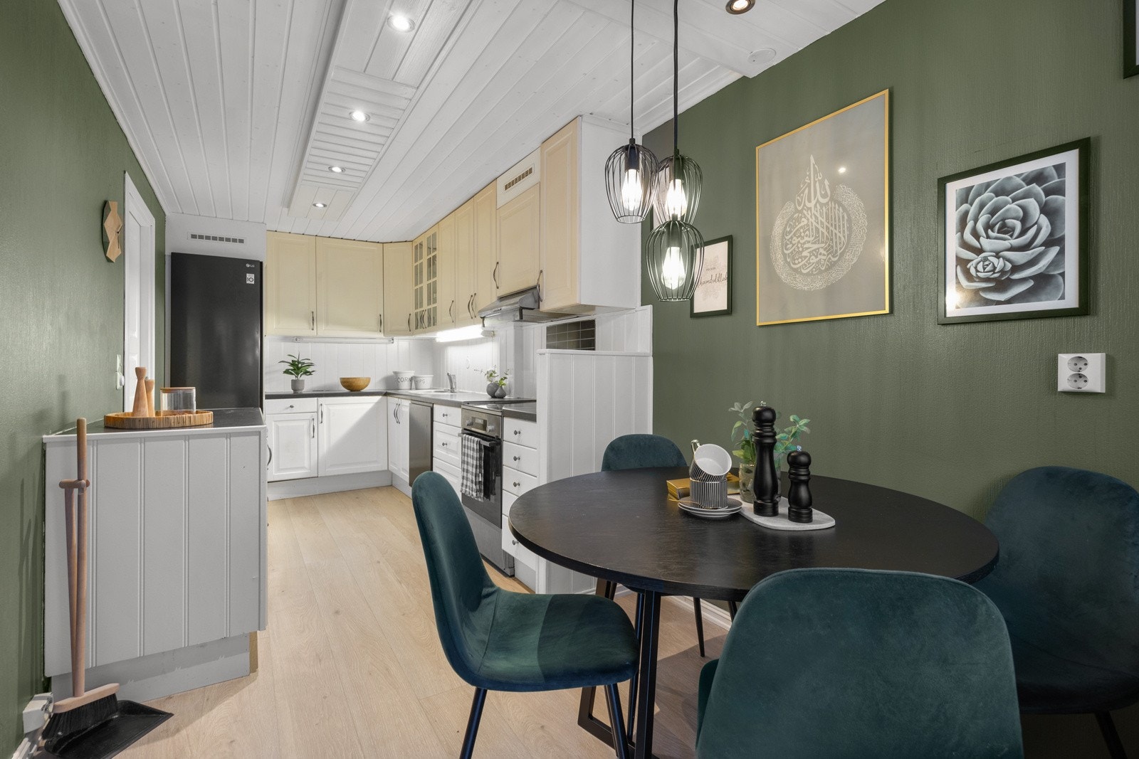 Det er også mulighet for egen spisegruppe i kjøkkenet. Her kan man nyte frokosten på morningen Galleribilde