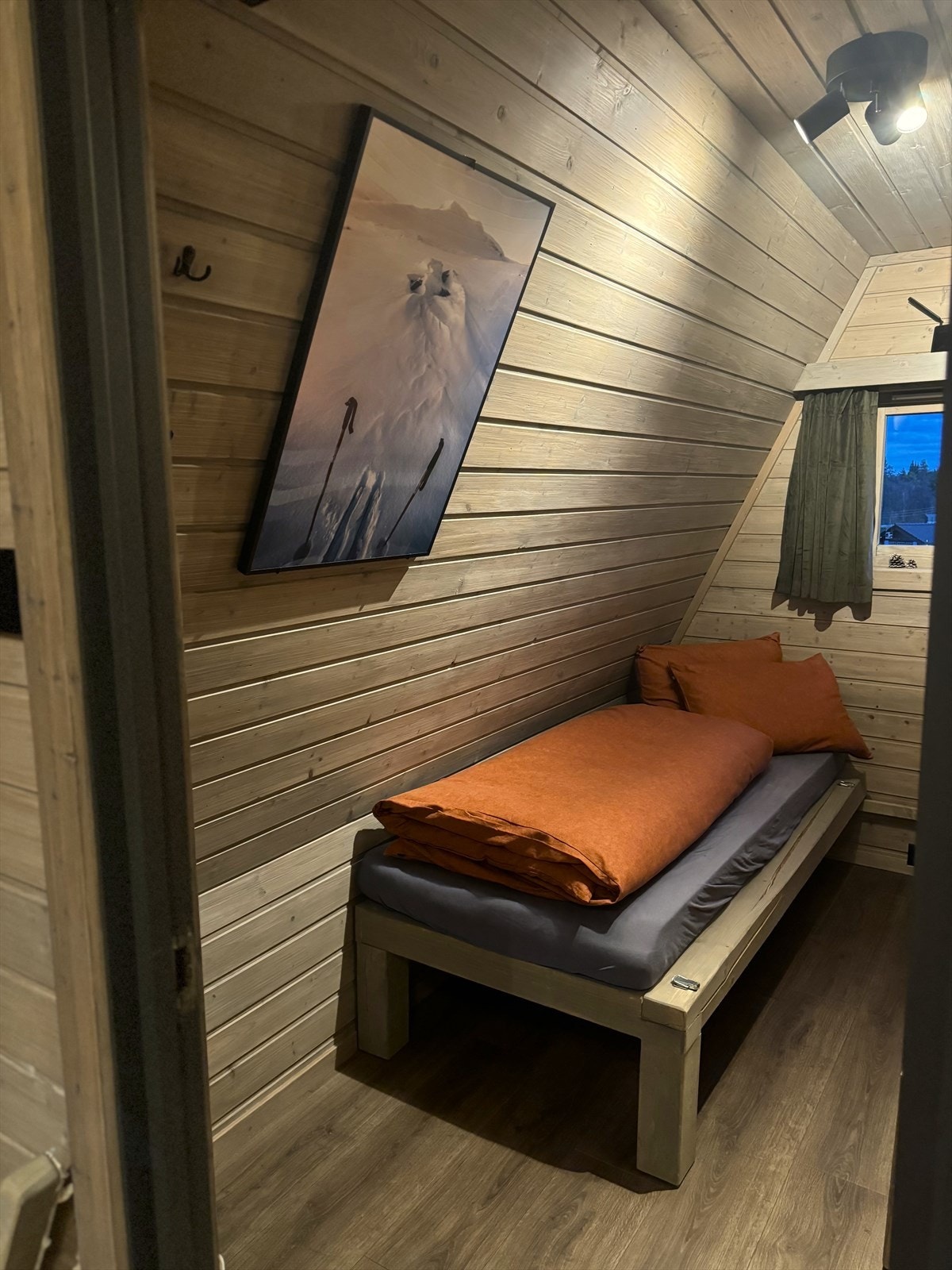 Soverom 2 med to plassbygde enkeltsenger. Galleribilde