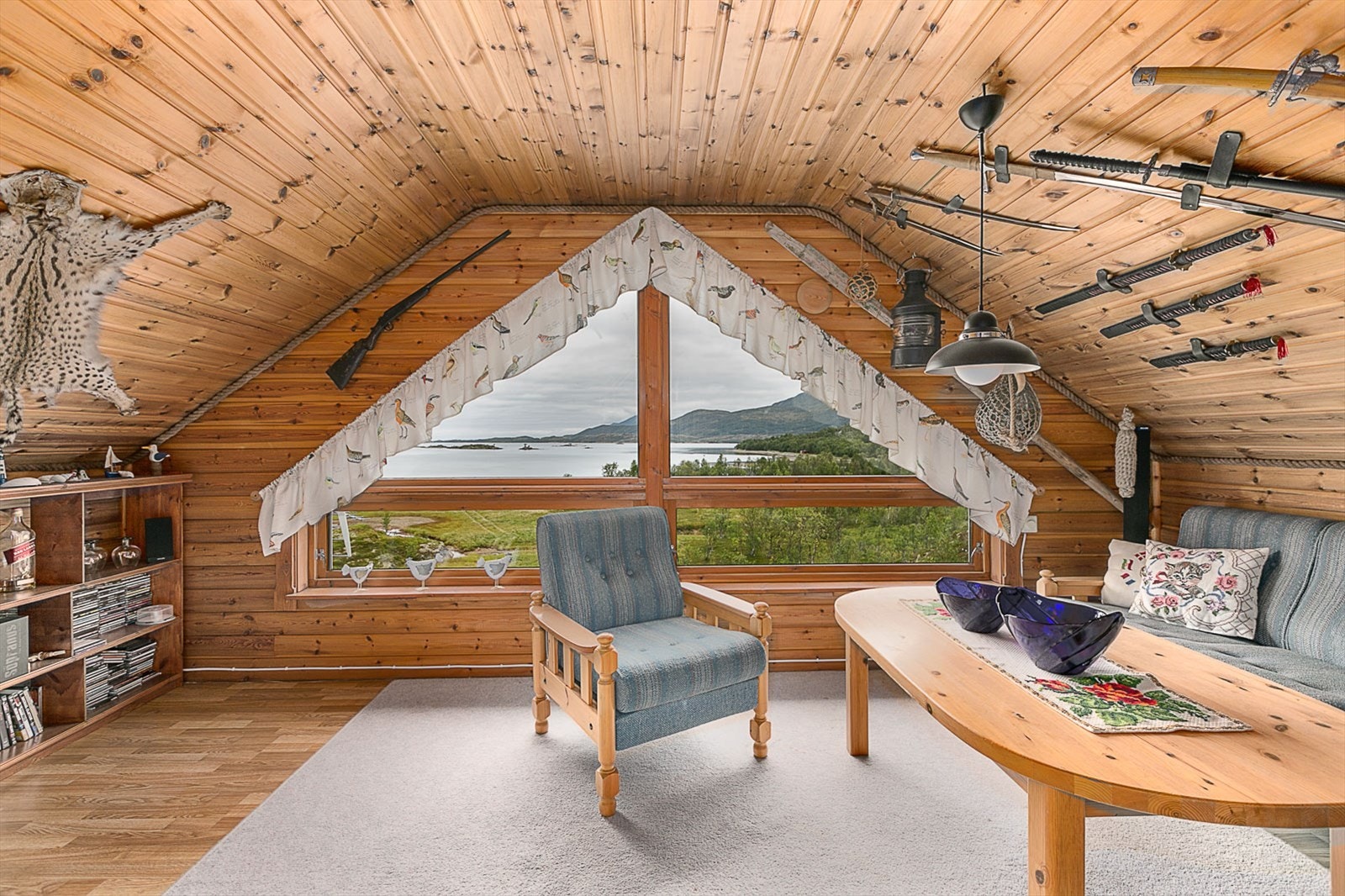 Også stuen på loftet har en fantastisk utsikt. Galleribilde