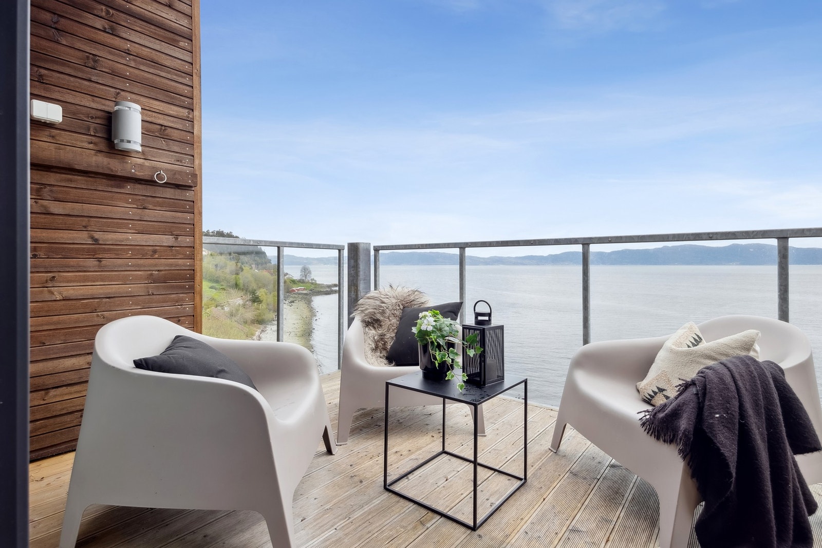 Moderne 3-roms toppleilighet med spektakulær fjordutsikt fra 2017. Galleribilde