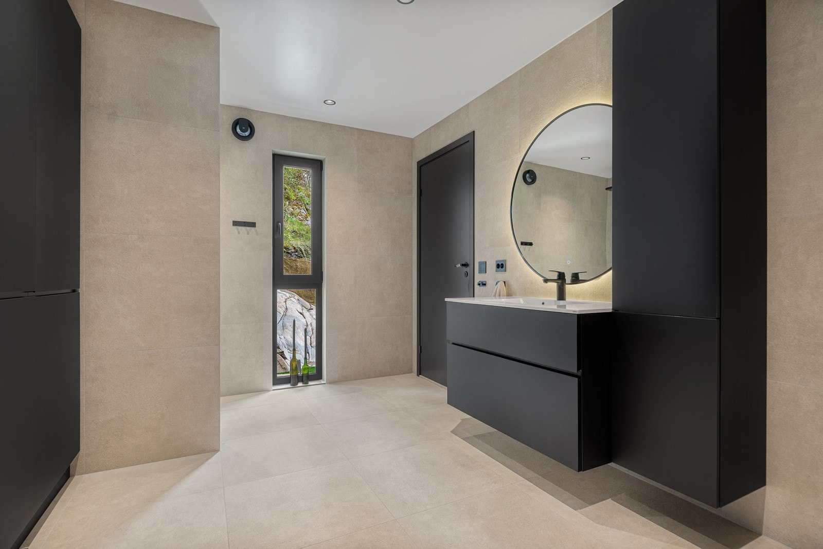 Fra badet er det videre inngang til hovedsoverom. Galleribilde
