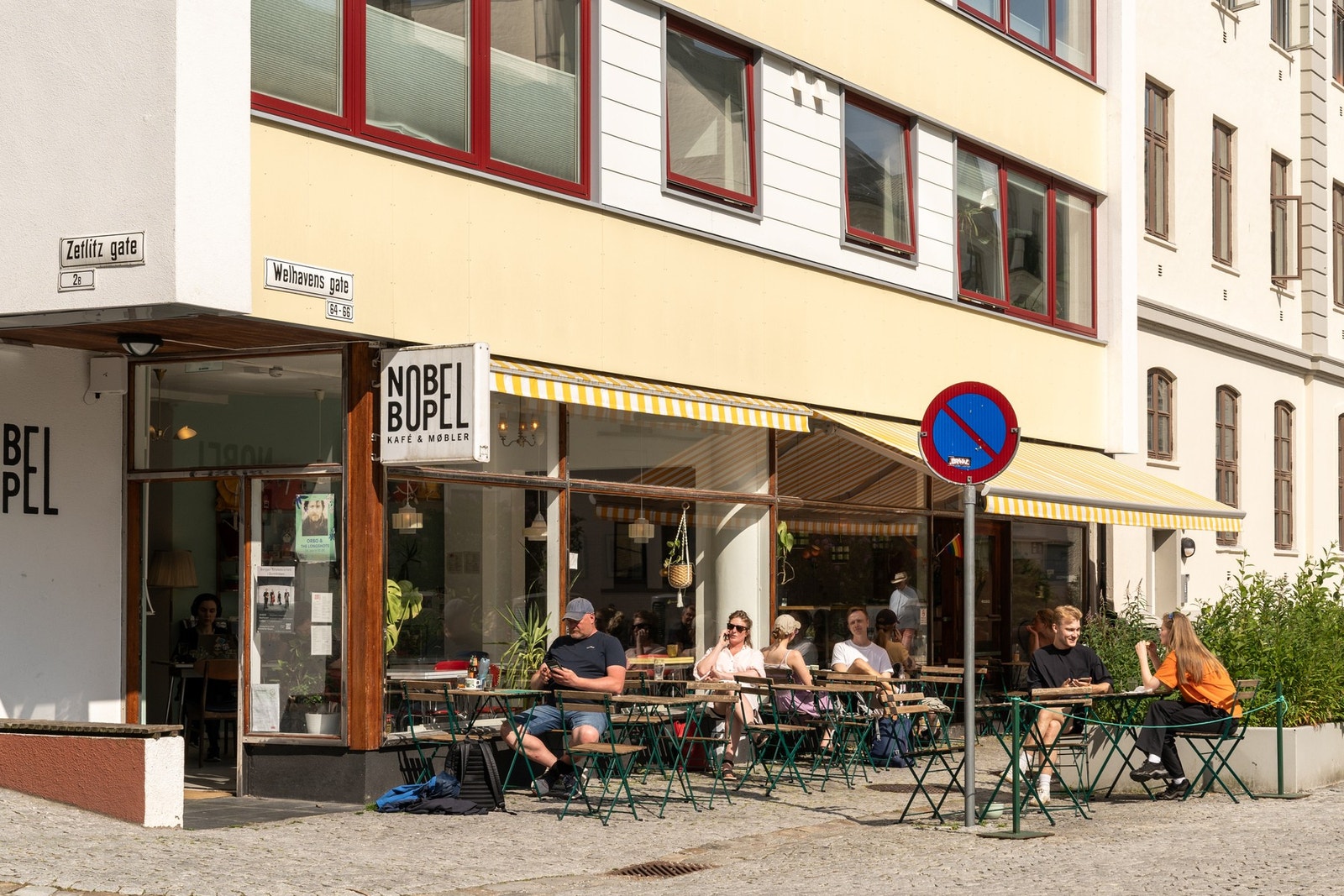 Den koselige og svært populære nabolagskaffeen Nobel Bopel ligger like ved leiligeten. Galleribilde