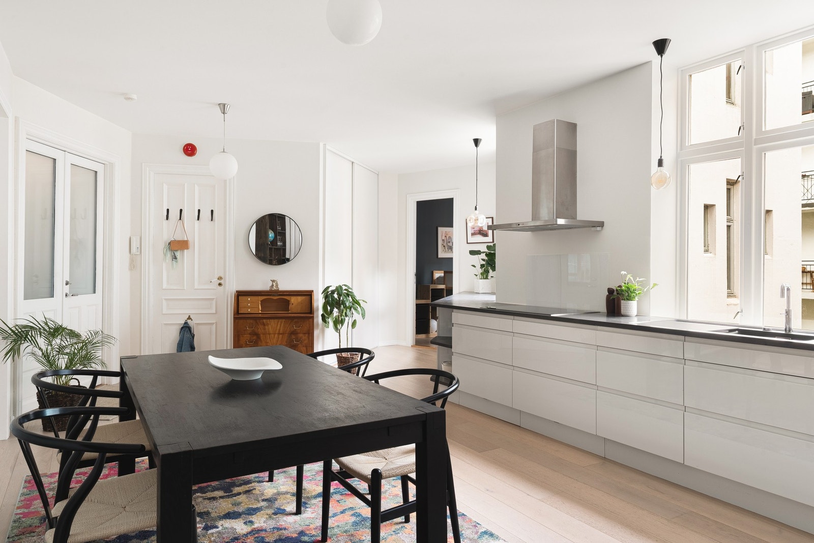 Dette store og stilrene kjøkken/allrommet fra HTH (2014/2015) kombinerer moderne design med gjennomtenkt funksjonalitet Galleribilde