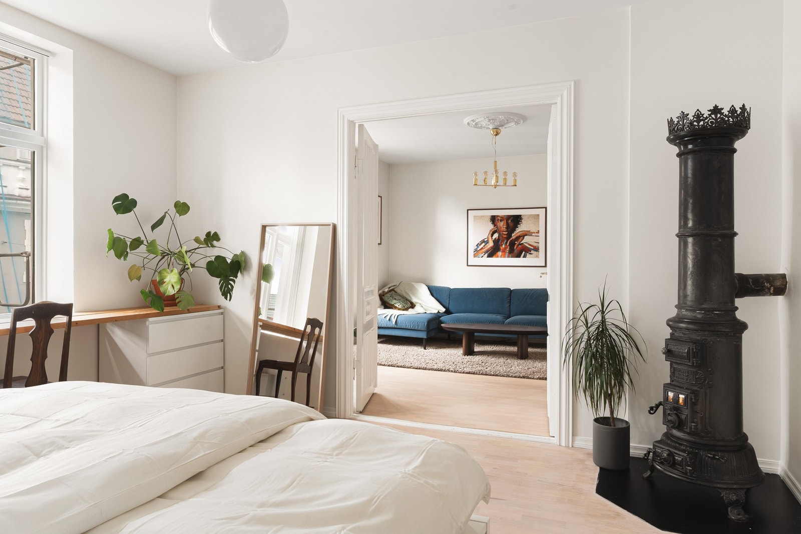 Hovedsoverommet er spesielt romslig, med plass til stor seng, garderobeløsning og annet møblement etter ønske. Galleribilde