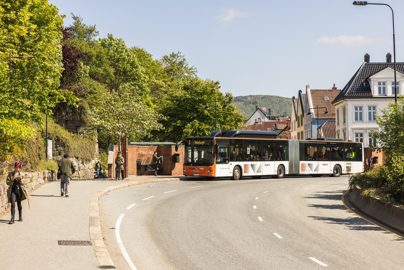 Fra leiligheten er det kort vei til både buss og Bybane. Galleribilde