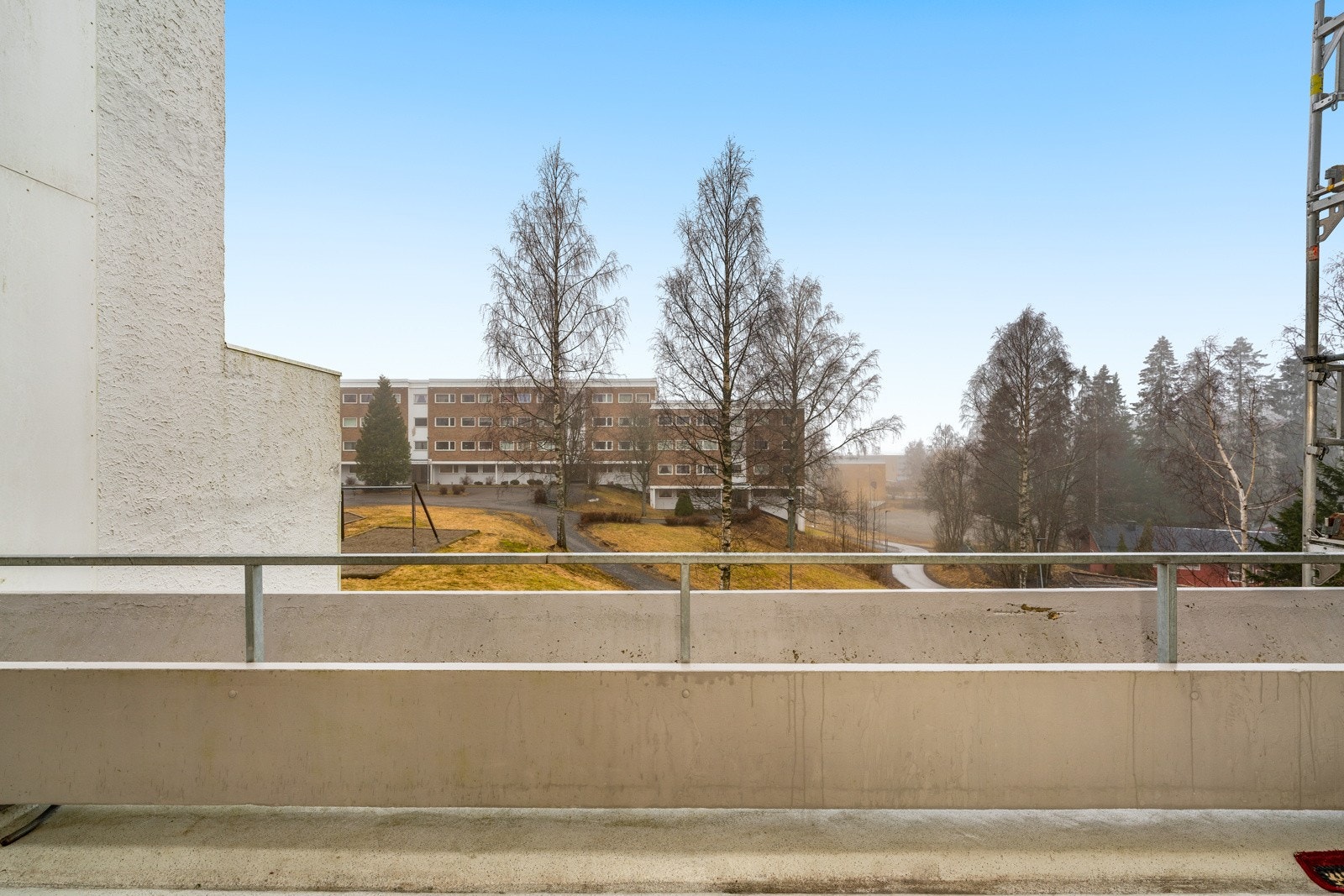Pent utsyn fra balkongen, på vinteren er det utsikt mot Østmarka. Galleribilde